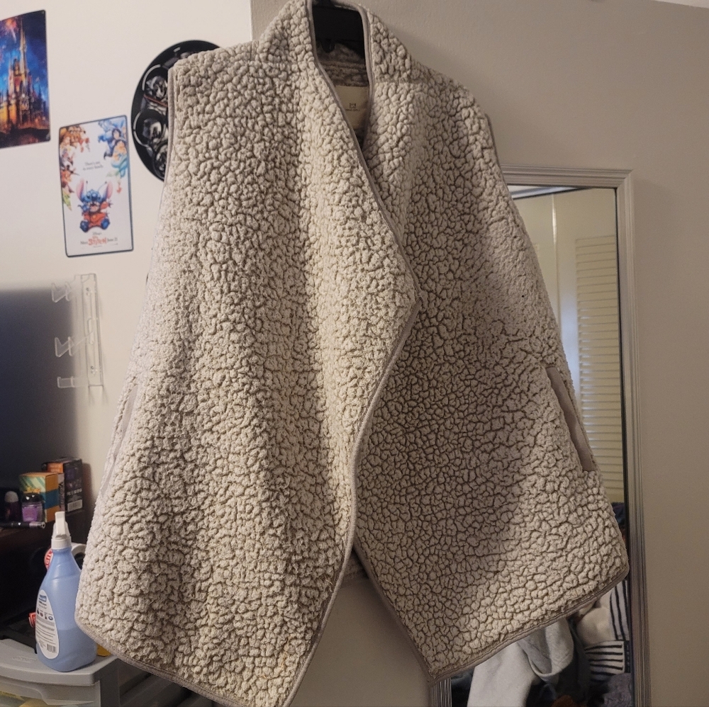 Thread & Supply Faux Sherpa Vest White Small